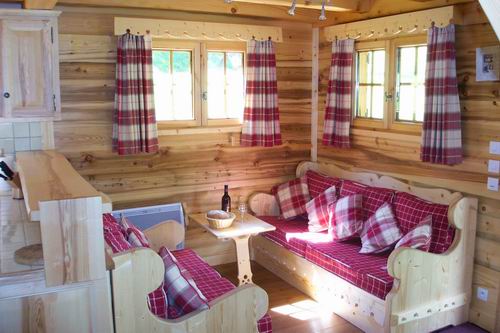 Les Fraise Sauvages Lounge area